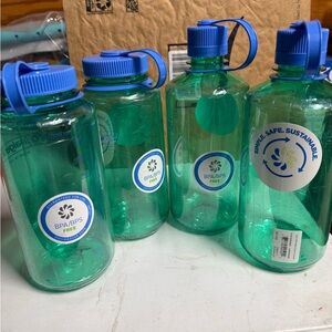 4x Nalgene 32 OZ Pastel Green Leak
Proof Water Bottle Bpa Free
Everyday Use